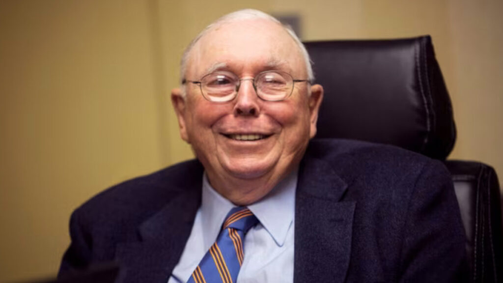 Charlie Munger delivering a lecture on investing and mental models.