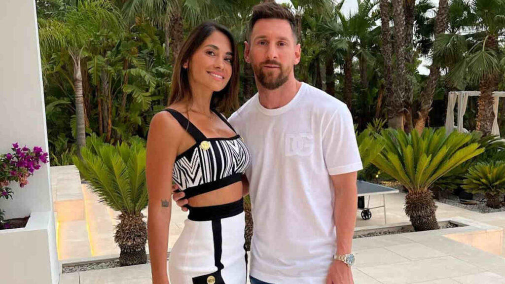 Lionel Messi and his wife Antonela Roccuzzo smiling together at event