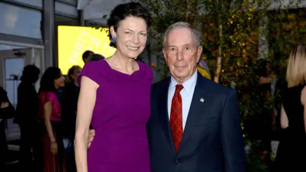 Michael Bloomberg and Diana Taylor at a charity gala in New York City, smiling and posing for cameras