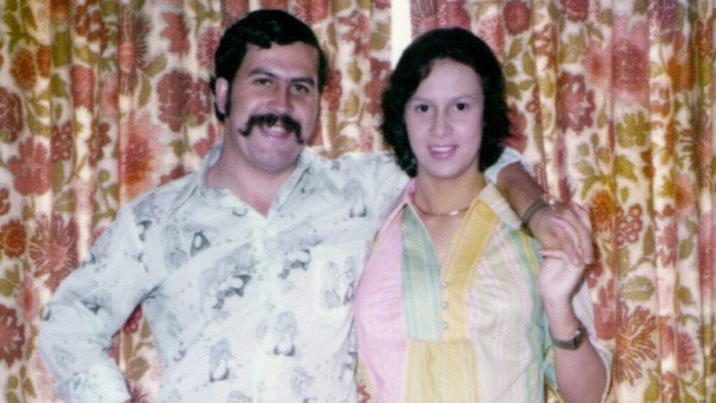 Pablo Escobar and his wife Maria Victoria Henao in a rare photo together, showcasing their personal life during the height of Escobar’s cartel empire.