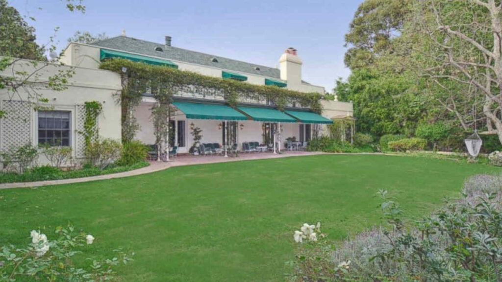 Taylor Swift’s Beverly Hills estate, a historic Georgian Revival mansion, featuring lush gardens and classic architecture.
