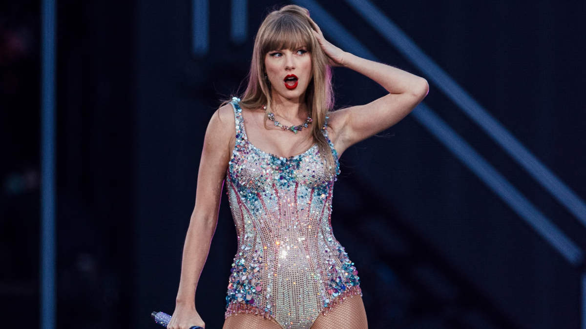 Taylor Swift a Billionaire – pop star on stage during The Eras Tour, symbolizing her record-breaking wealth and music empire